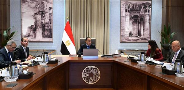 مدبولي يتابع إجراءات ترشيد الاستهلاك بوزارة الإسكان