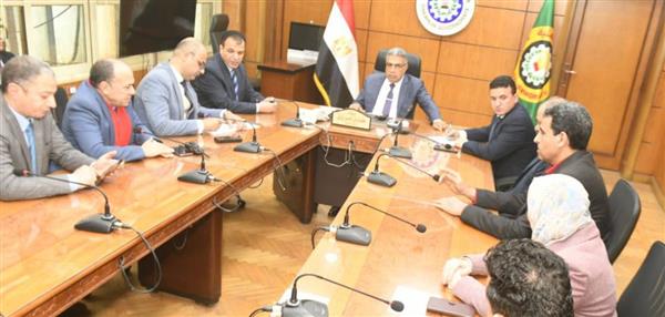 محافظ الدقهلية يوجه بتذليل عقبات مشروعات الكهرباء لتسريع الإنجاز