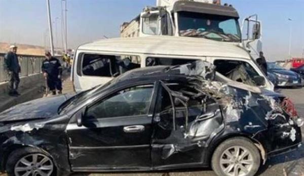 إصابة 6 أشخاص إثر حادث تصادم سيارتين بالطريق الدائرى