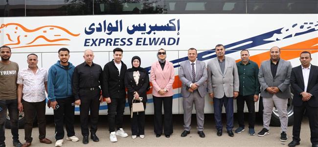 محافظ الوادي الجديد تُدشّن 5 حافلات نقل جماعي جديدة لربط مراكز المحافظة بالمحافظات 