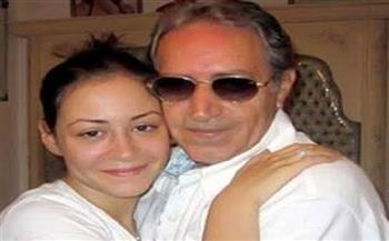   الفنان كريم عبد العزيز ينعى والد منة شلبي
