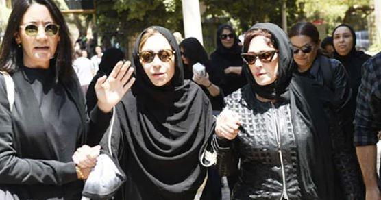 نجوم الفن يساندون منة شلبي في وداع والدها