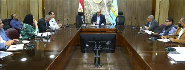 محافظ كفرالشيخ يطلق خطة شاملة لتطوير شبكة الطرق