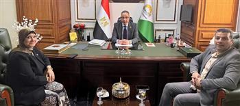   محافظ الجيزة يبحث مع نقيب التمريض دعم الكوادر التمريضية وتحسين بيئة العمل