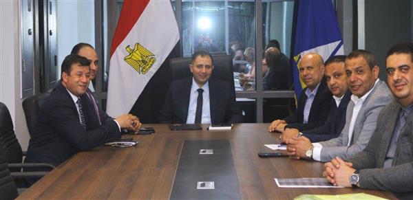 محافظ دمياط يلتقي نواب البرلمان لبحث الملفات الخدمية والخطة الاستثمارية
