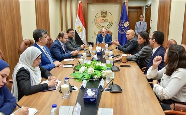 رئيس هيئة الدواء يبحث مع شركة لوريال تعزيز الاستثمار في مستحضرات التجميل