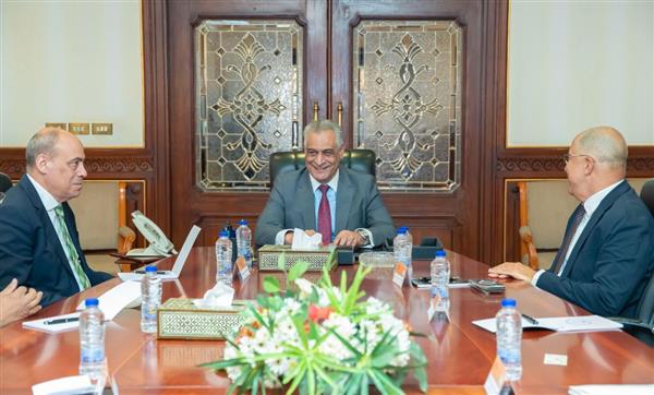 وزير الإنتاج الحربي يلتقي رئيس اتحاد الصناعات المصرية لبحث تعزيز التصنيع المحلي
