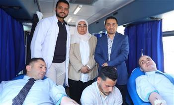 رسالة إنسانية.. محافظ دمياط يقود حملة التبرع بالدم