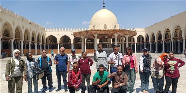 أتوبيس الفن الجميل ينمي وعي الأطفال ذوي الإعاقة بجولة في مجمع الأديان