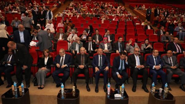 محافظ القاهرة يشهد مؤتمرًا دوليًا عن التغذية العلاجية والكيمياء الخضراء