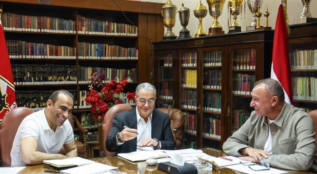 الخطيب يستعرض ملف الكرة بالأهلي مع ياسين منصور وعبد الحفيظ