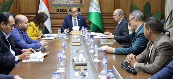 محافظ الجيزة.. يتابع خطط العمل ونسب إنجاز المشروعات بحي الوراق