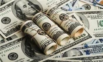 سعر الدولار في منتصف تعاملات اليوم