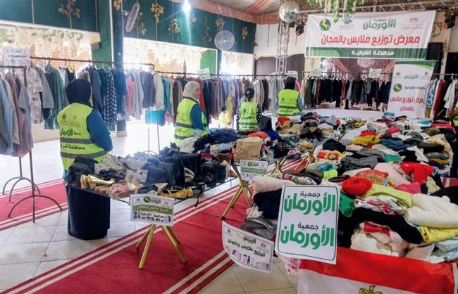تضامن الشرقية تقيم معرضا لتوزيع ملابس جديدة بالمجان في قرى الحسينية