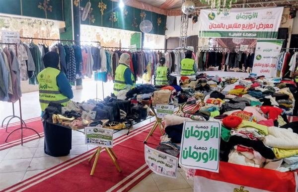 تضامن الشرقية تقيم معرضا لتوزيع ملابس جديدة بالمجان في قرى الحسينية