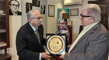 الديمقراطي الكوردستاني يكرم المخرج الكبير على بدرخان