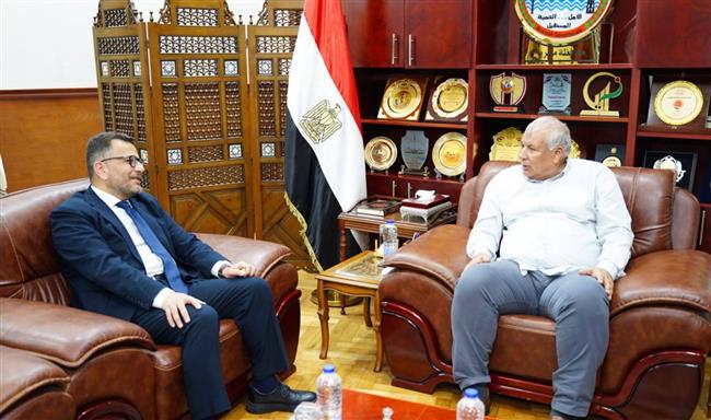 محافظ مطروح يبحث مع «إيفاد» التوسع في مشروعات التنمية الزراعية وحصاد المياه ودعم الشباب