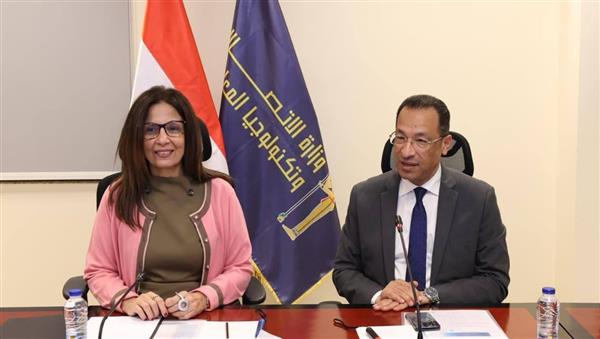 إطلاق قصر الثقافة الرقمي قريبا.. "الاتصالات" و"الثقافة" يبحثان الترجمة الآلية وإنتاج الكتب الصوتية