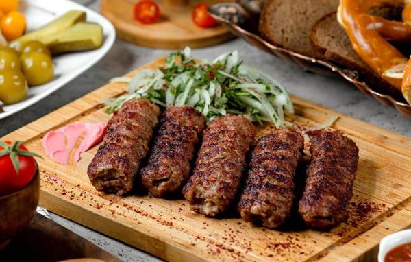 كفتة مشوية بالفرن.. وصفة لذيذة بمكونات بسيطة