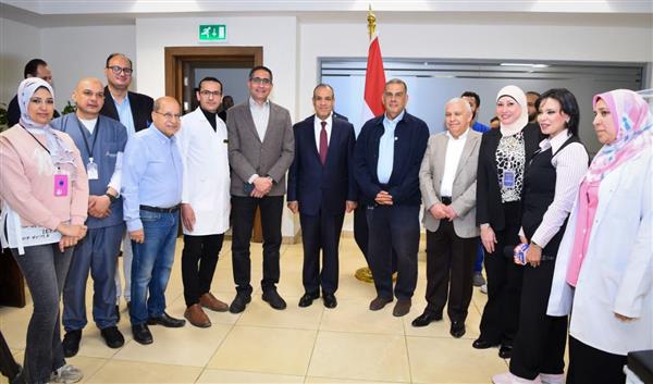 وزير الخارجية يفتتح حملة للتبرع بالدم بمقر الوزارة لمستشفى ٥٧٣٥٧