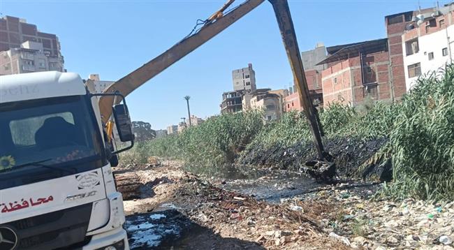 محافظ الدقهلية يوجه بتطهير مصرف أرض العنب 