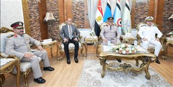   محافظ أسيوط يضع إكليل زهور على النصب التذكاري لشهداء القوات المسلحة في ذكرى تحرير سيناء