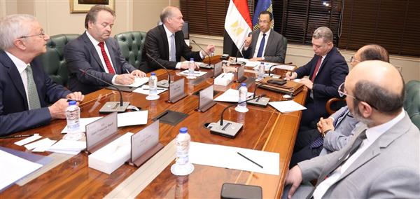 وزير الاتصالات يبحث مع HMD توسيع تصنيع وتصدير هواتف نوكيا من مصر
