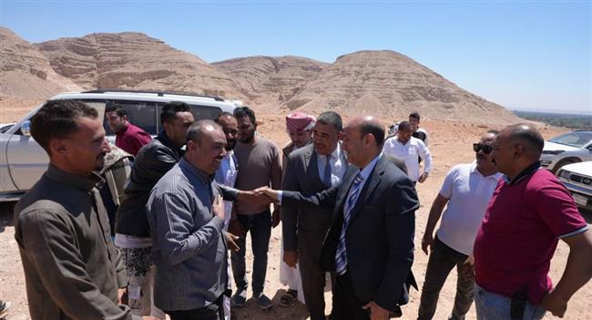 محافظ أسيوط يتفقد محور البداري–البحر الأحمر ويشدد على سرعة التنفيذ ودعم التنمية