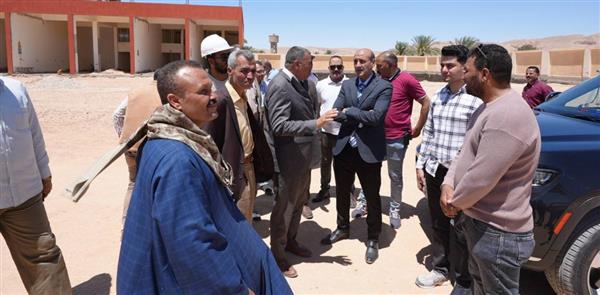 محافظ أسيوط يتابع إنشاء السوق الحضري بالبداري