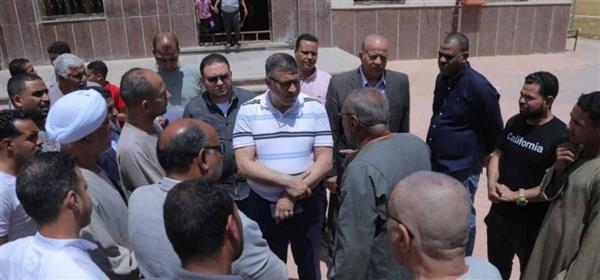 محافظ قنا يتفقد مجمع المواقف وقنا الجديدة ويلتقي المواطنين