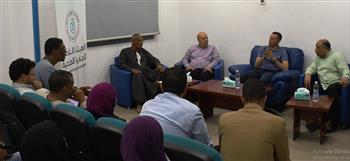   محافظ أسوان يلتقي أهالي دراو ويستمع لمطالبهم مباشرة