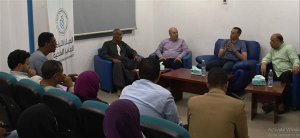 محافظ أسوان يلتقي أهالي دراو ويستمع لمطالبهم مباشرة