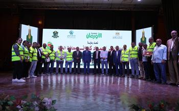 في احتفالية يوم اليتيم.. محافظ المنيا يقدم مساعدات مالية وعينية ويكرم أمهات مثاليات