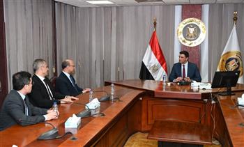   وزير الصناعة يبحث مع وفد مجموعة صافولا للأغذية أنشطة المجموعة في مصر