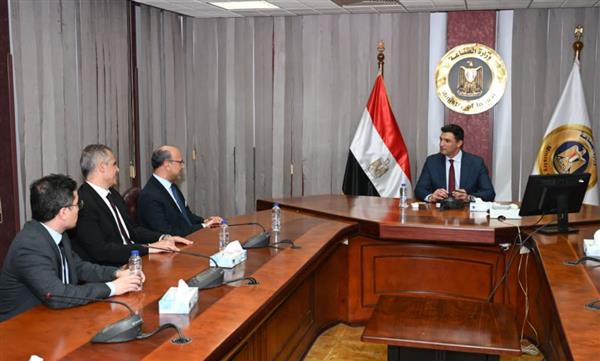 وزير الصناعة يبحث مع وفد مجموعة صافولا للأغذية أنشطة المجموعة في مصر