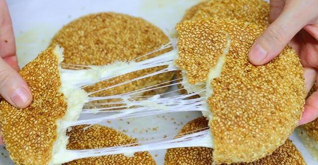فطائر السمسم بالجبن والعسل