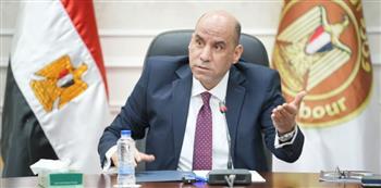 خريجات مراكز التدريب المهني بوزارة العمل يعرضن منتجاتهن في بازار بوسط القاهرة