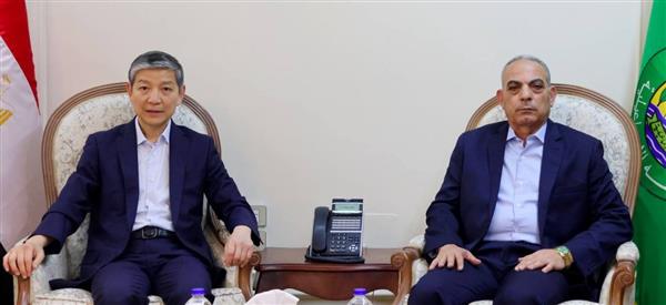 محافظ الإسماعيلية يستقبل سفير الصين لبحث التعاون المشترك