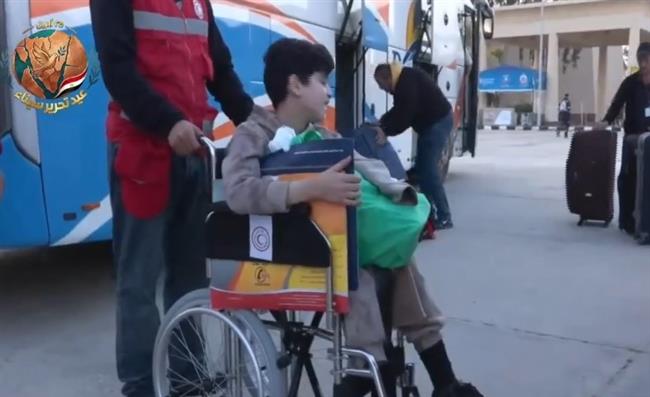الهلال الأحمر المصري يستقبل الدفعة الـ38 من المرضى والمصابين من قطاع غزة