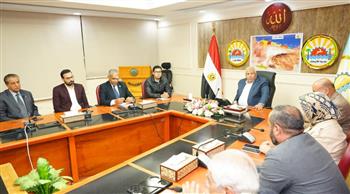   محافظ مطروح يلتقي رؤساء النقابات لتعزيز الشراكة المجتمعية وتطوير الخدمات المقدمة للمواطنين