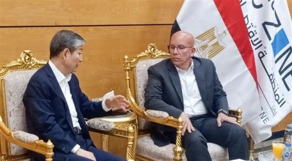 سفير الصين يبحث الفرص الاستثمارية في المنطقة الاقتصادية لقناة السويس