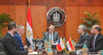   وزير الاستثمار يبحث مع سفير التشيك تعزيز الشراكة الاستثمارية والتجارية