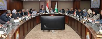   محافظ الجيزة يعقد اللقاء الأسبوعي لبحث شكاوى المواطنين 