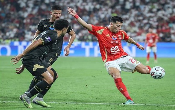 إمام عاشور يقود وسط الأهلي أمام الزمالك في القمة