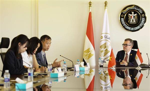 وزير التخطيط يبحث مع سفير فيتنام تعزيز الشراكة التنموية والتعاون الاقتصادي