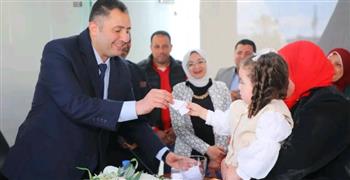   محافظ دمياط يشهد اجراء قرعة لاختيار ثلاثة من الأمهات المثاليات لمنحهن رحلات عمرة 