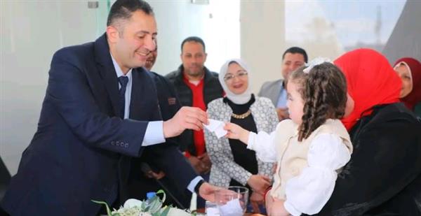 محافظ دمياط يشهد اجراء قرعة لاختيار ثلاثة من الأمهات المثاليات لمنحهن رحلات عمرة