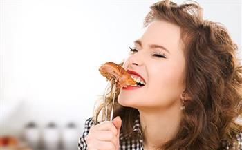   كيف يؤثر الأكل السريع على زيادة الوزن؟