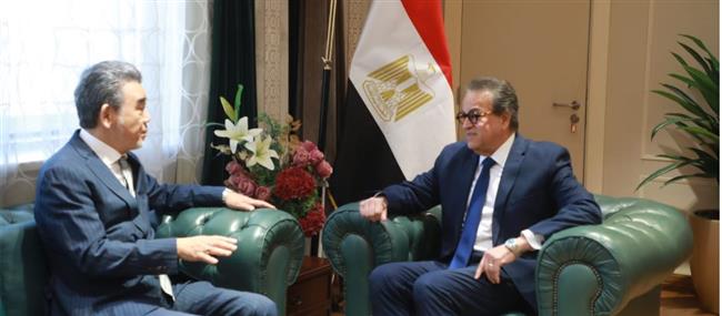 وزير الصحة يستقبل رئيس جامعة هيروشيما اليابانية لبحث تعزيز التعاون في التعليم الطبي