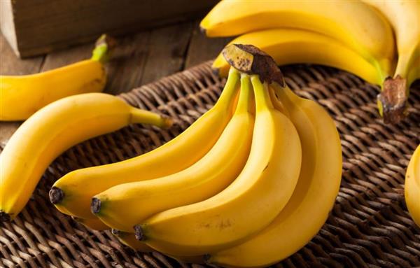 طرق حفظ الموز ومنع اسمراره بسرعة في المنزل